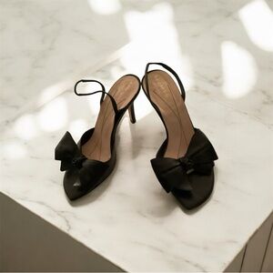 Kate Spade Size 5 1/2 Heels. The heel height is 3 1/2.